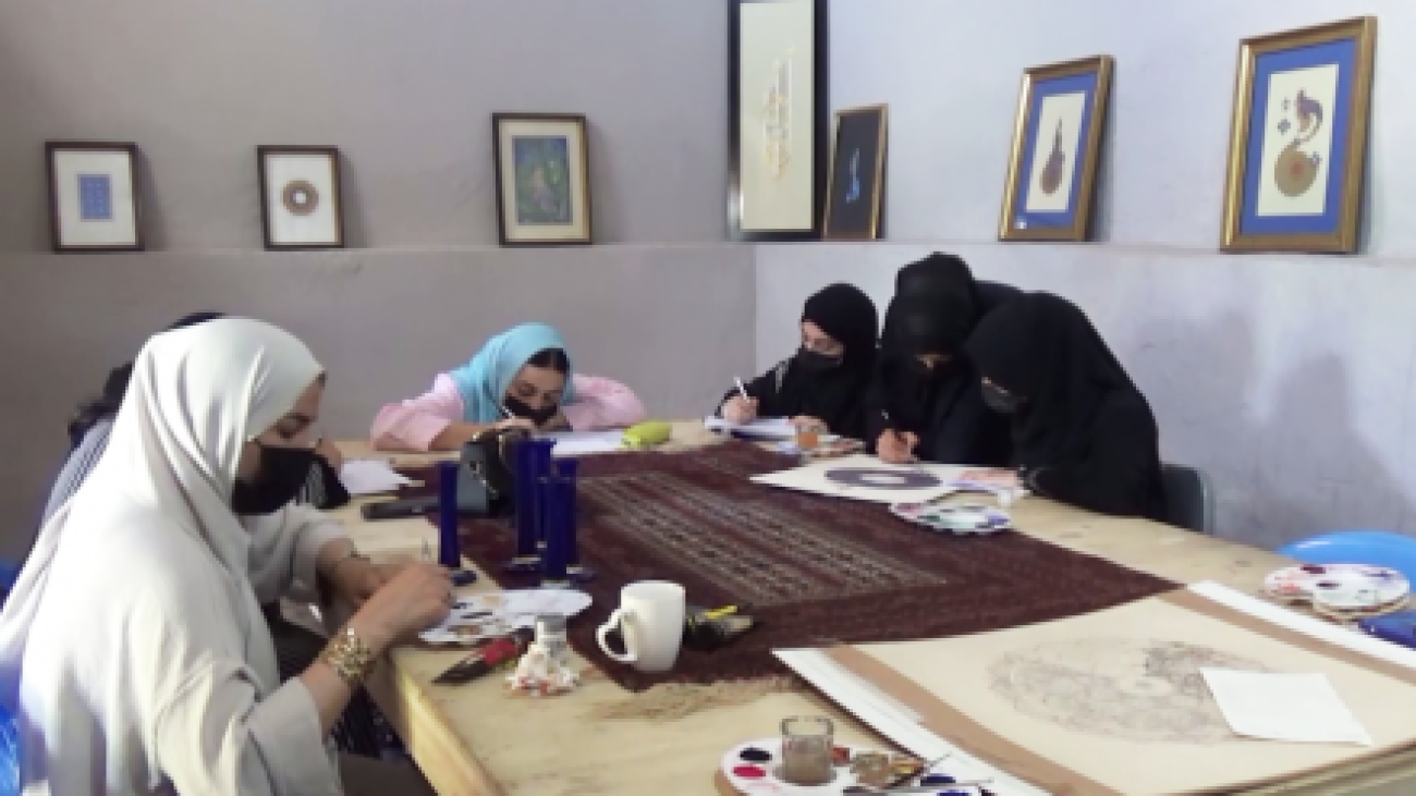 دختران افغانستانی، جان تازه‌ به هنر مینیاتوری و تذهیب می‌بخشند