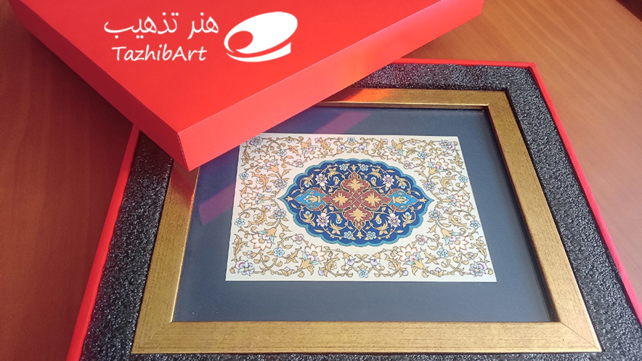 تابلوی تذهیب بالنگ در بسته بندی هاردباکس قرمز رنگ